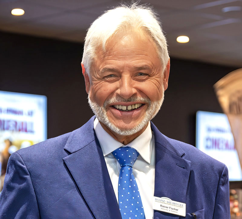 Goldene Ehrennadel für Dr. Rainer Fischer