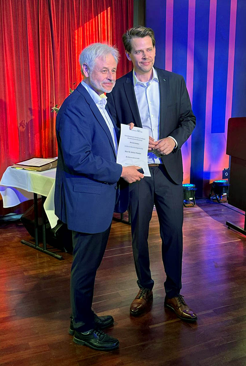 Am 28. Mai 2026 wurde Dr. Rainer Fischer vom Rheinisch-Bergischen Kreis mit der Ehrennadel in Gold ausgezeichnet.